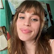 Profesora de música, historia del arte y audiovisuales da clase a personas interesadas en arte